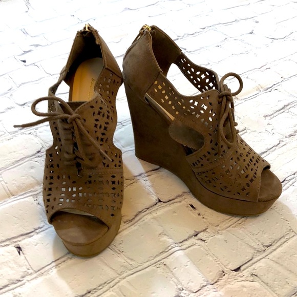 Mark D Maddux Women’s Brown Heels - Picture 2 of 3